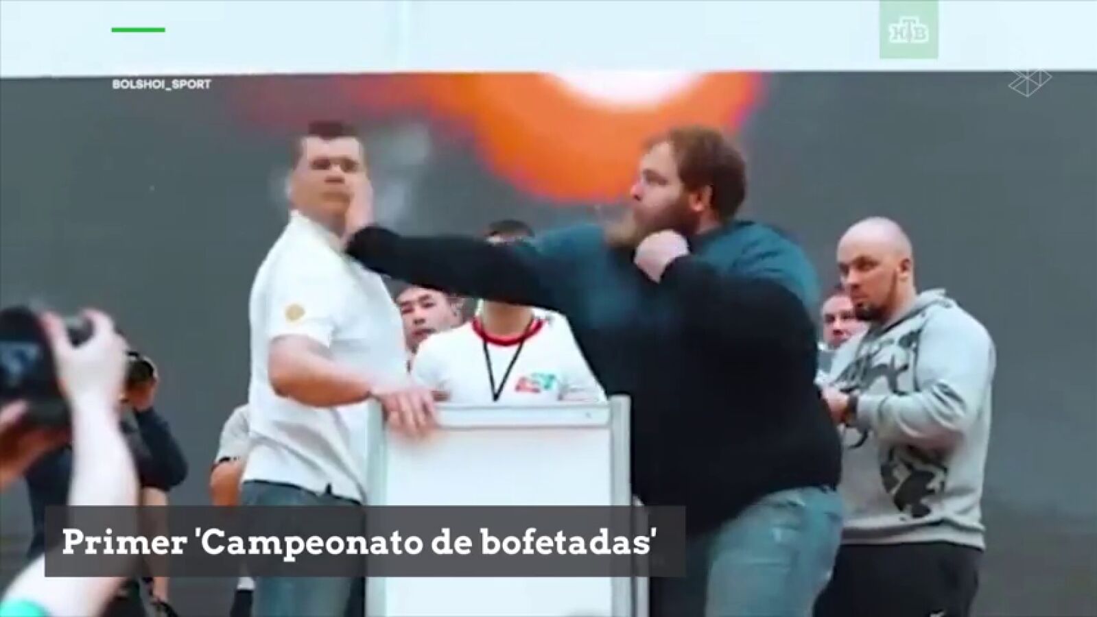 Primer 'Campeonato de bofetadas': el campeón deja KO a varios rivales
