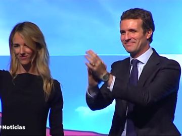 Casado presenta en Barcelona a Álvarez de Toledo como su Messi