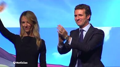Casado presenta en Barcelona a Álvarez de Toledo como su Messi