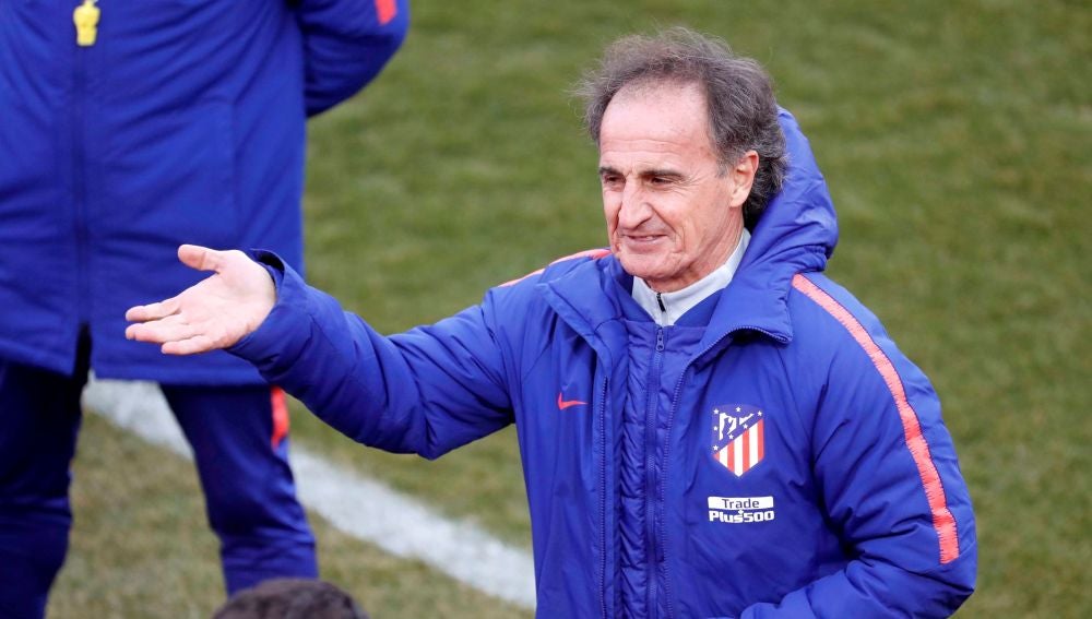 'El Profe' Ortega, durante un entrenamiento del Atlético de Madrid