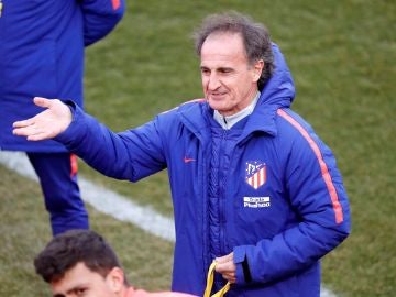 'El Profe' Ortega, durante un entrenamiento del Atlético de Madrid