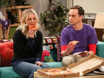 Kaley Cuoco y Jim Parsons en 'The Big Bang Theory' Kaley Cuoco y Jim Parsons en 'The Big Bang Theory'