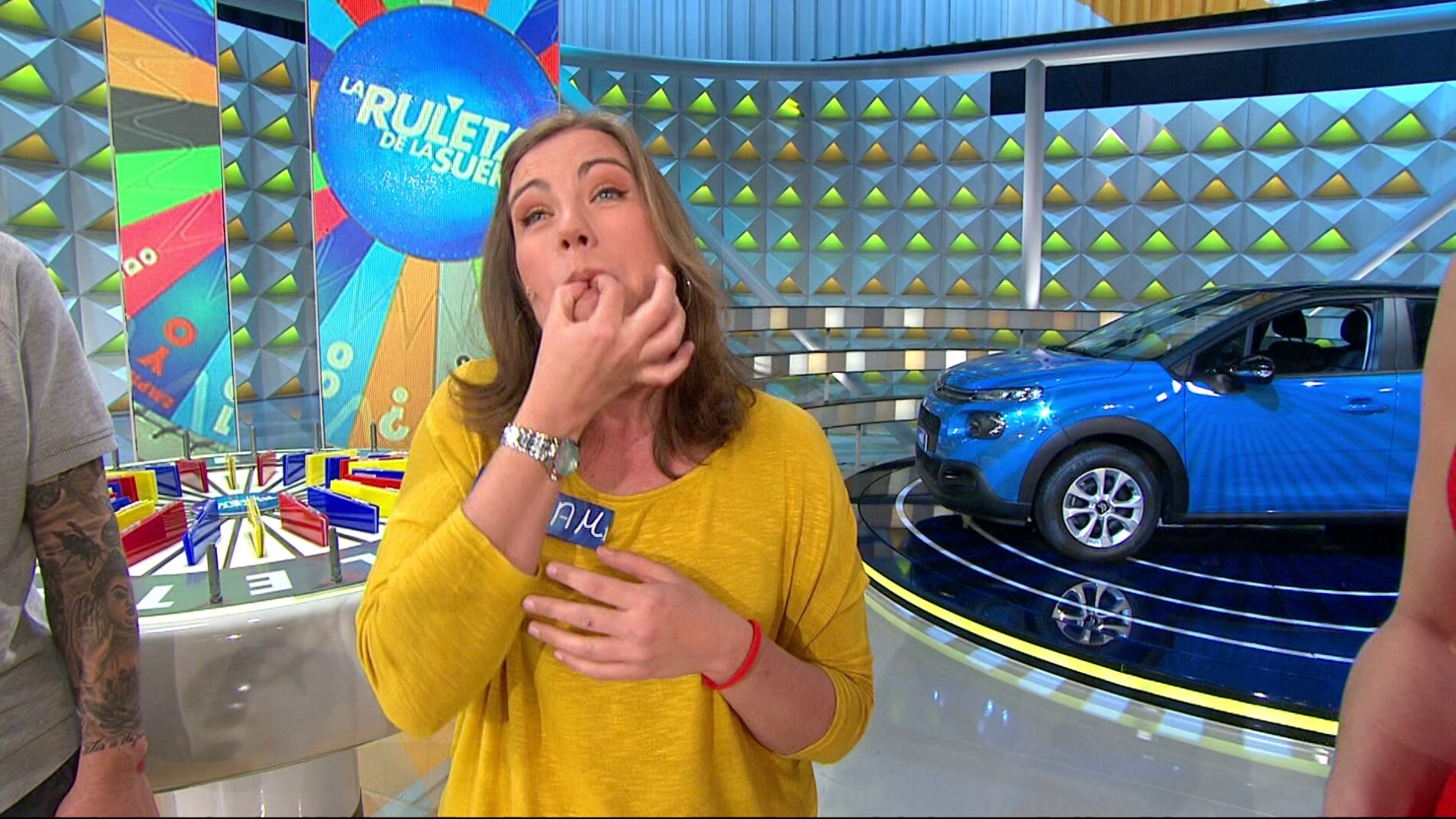 Silbar con todos los dedos, la habilidad que han demostrado Miriam y Jorge Fern&aacute;ndez en 'La ruleta de la suerte'