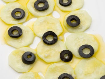 Ensalada de pepino y aceitunas negras