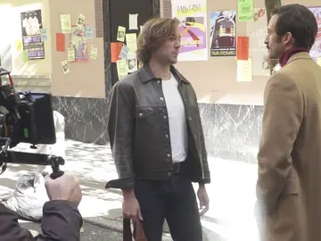 Así se grabó la carga de los "grises" en el primer capítulo de '45 revoluciones' Así se grabó la carga de los "grises" en el primer capítulo de '45 revoluciones'