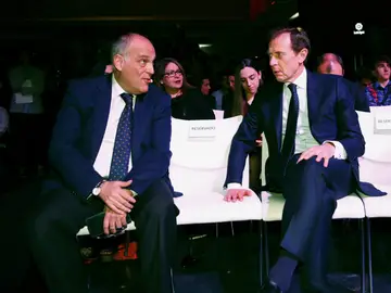 Javier Tebas conversa con Butragueño en un acto en Madrid Javier Tebas conversa con Butragueño en un acto en Madrid