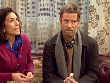 Marcelino le explica a Manolita el problema de María: "Tu hija sale enseñando el 'matogroso' al completo como la Cantudo en la trastienda" Marcelino le explica a Manolita el problema de María: "Tu hija sale enseñando el 'matogroso' al completo como la Cantudo en la trastienda"