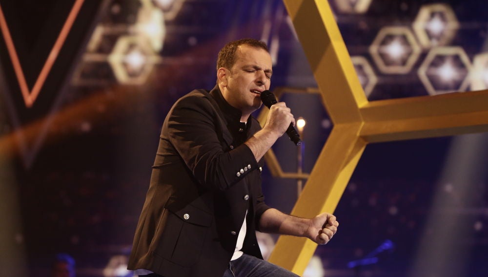 Javi Moya canta ‘Si tú no estás aquí’ en los Directos de ‘La Voz’