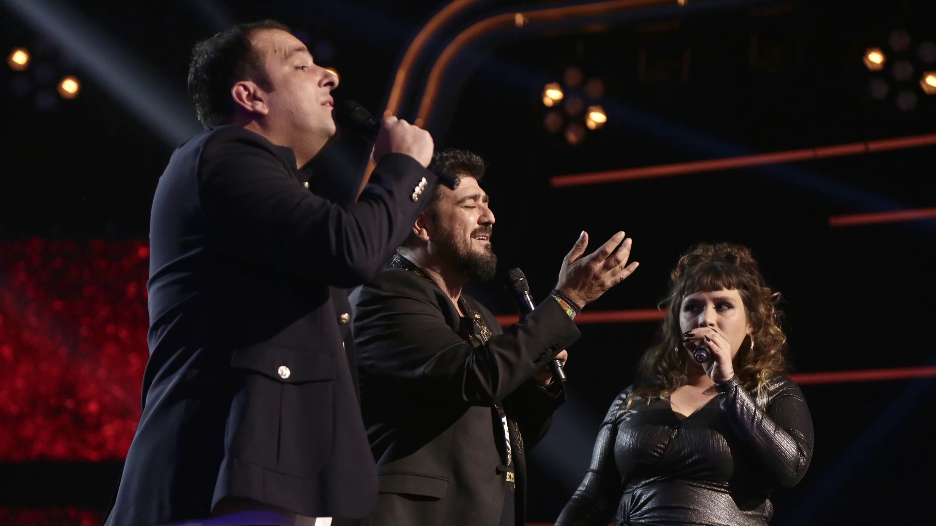 Antonio Orozco canta ‘Temblando’ con Lia Kali y Javi Moya en los Directos de ‘La Voz’