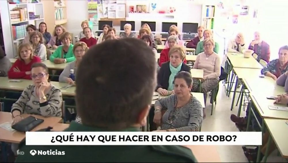  La Guardia Civil de Huelva ofrece cursos a ancianos para evitar atracos