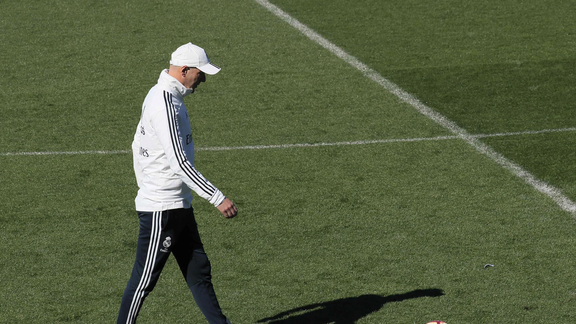 Zidane dirige un entrenamiento del Real Madrid Zidane dirige un entrenamiento del Real Madrid