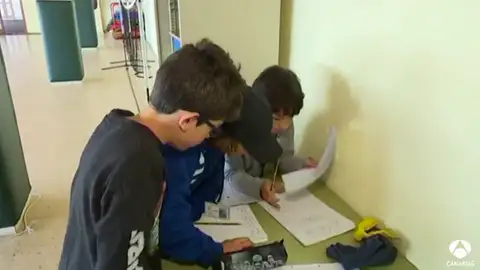 Imagen de archivo. Aprendiendo en la escuela a través de la ópera