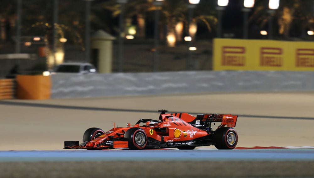 Sebastian Vettel rueda en el circuito de Sakhir