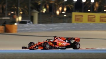 Sebastian Vettel rueda en el circuito de Sakhir