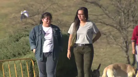 Reencuentro de dos niñas chinas adoptadas después de 20 años Reencuentro de dos niñas chinas adoptadas después de 20 años