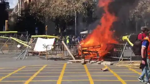 Tensión en un acto de Arran contra la concentración de Vox en Barcelona Tensión en un acto de Arran contra la concentración de Vox en Barcelona