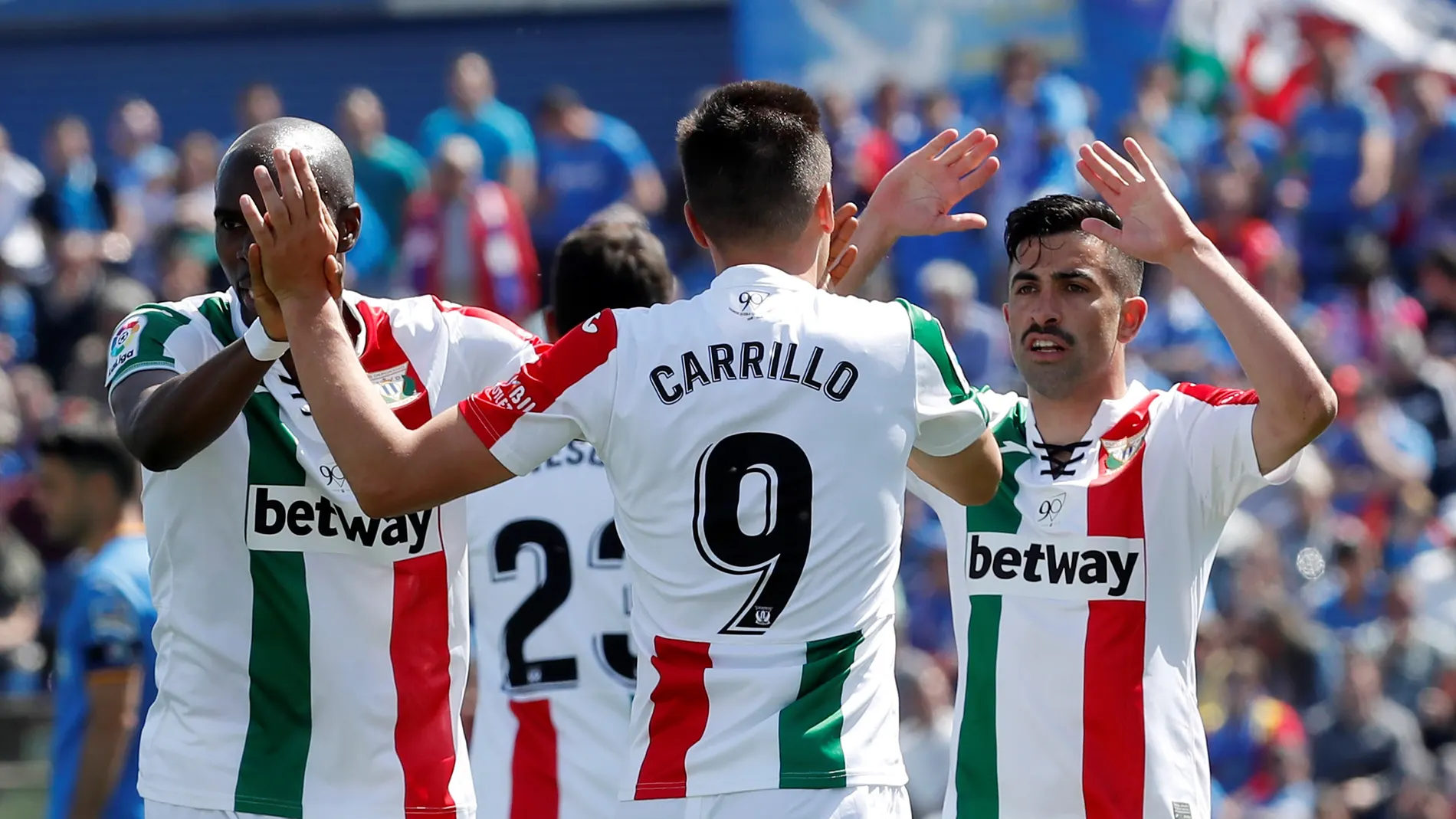 Los jugadores del Leganés celebran uno de los goles contra el Getafe Los jugadores del Leganés celebran uno de los goles contra el Getafe