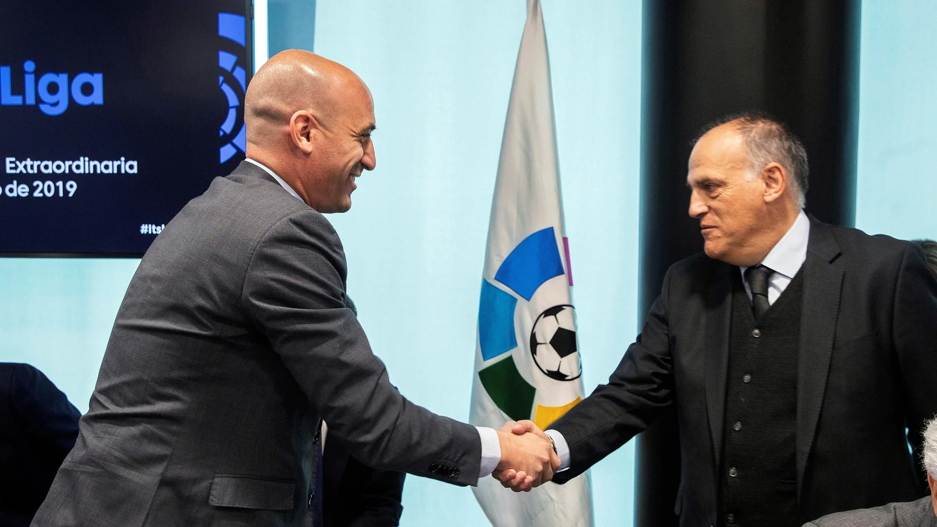 Rubiales y Tebas se dan la mano Rubiales y Tebas se dan la mano