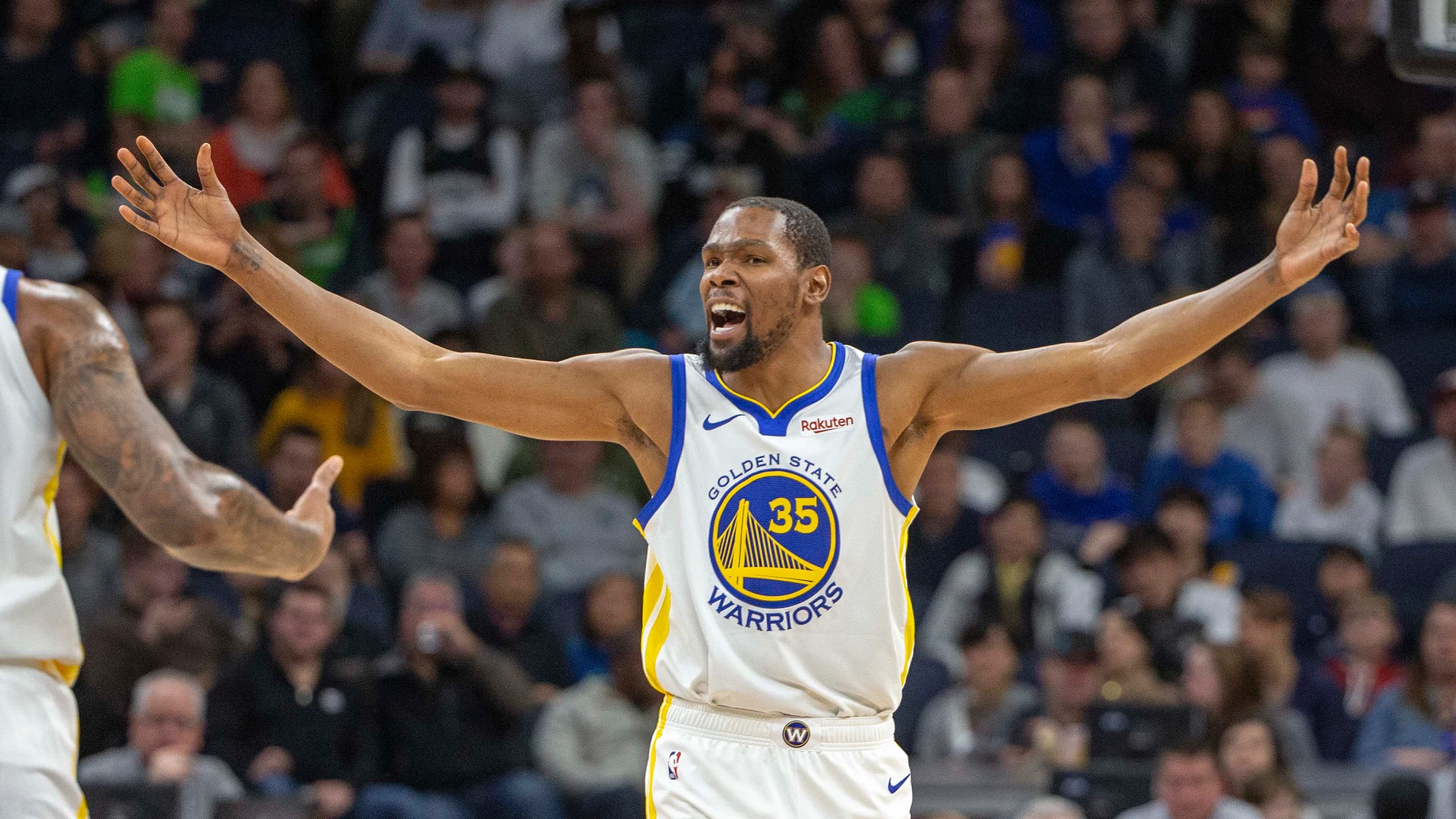 Durant protesta una decisión de los árbitros Durant protesta una decisión de los árbitros