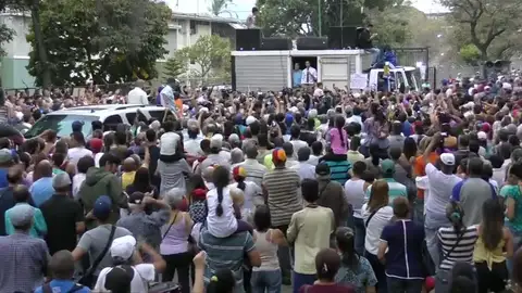 Guaidó llama a los venezolanos a salir a protestar contra los apagones en Venezuela Guaidó llama a los venezolanos a salir a protestar contra los apagones en Venezuela