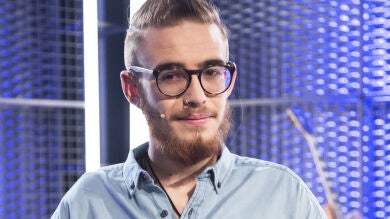 Andrés Martín, semifinalista de 'La Voz', vuelve a cantar en el Metro de Madrid