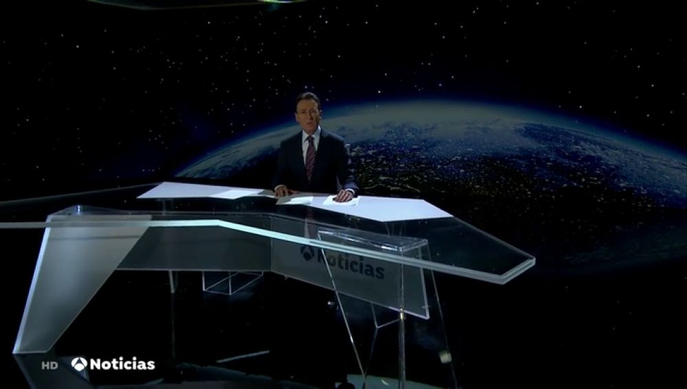 Antena 3 Noticias se suma a la 'Hora del Planeta' apagando las luces del plató