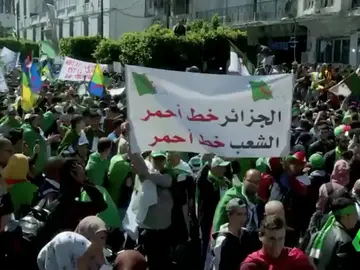 Nuevas protestas en Argelia contra el presidente Buteflika y el jefe del Ejército Nuevas protestas en Argelia contra el presidente Buteflika y el jefe del Ejército