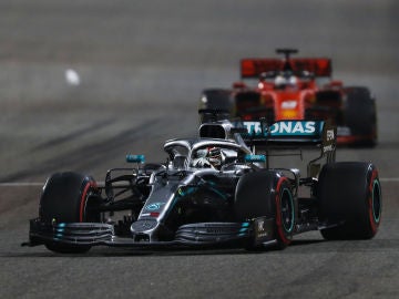 Hamilton, por delante de Vettel en el GP de Baréin