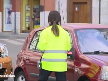 Amenazas, insultos y vejaciones: los vigilantes de aparcamiento reclaman m&aacute;s protecci&oacute;n en su trabajo