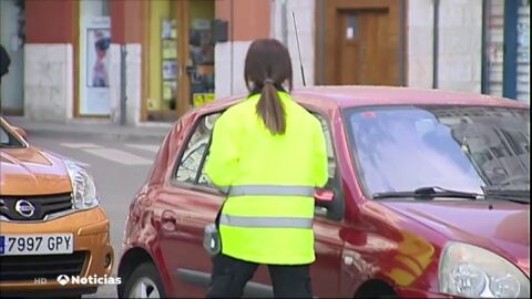 Amenazas, insultos y vejaciones: los vigilantes de aparcamiento reclaman m&aacute;s protecci&oacute;n en su trabajo