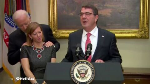 Critican a a Joe Biden, exvicepresidente de Estados Unidos, de besuc&oacute;n y lo acusan de tener una conducta inapropiada