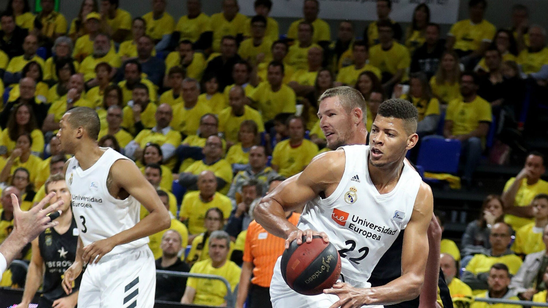 Tavares, ante Iverson