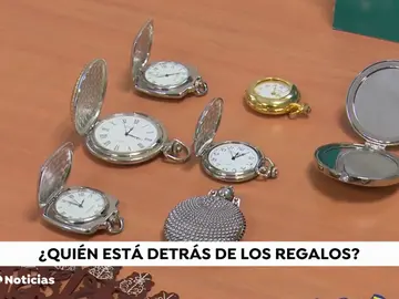 Aparece un nuevo Robin Hood en Mora: bolsos y relojes en las puertas de las casas Aparece un nuevo Robin Hood en Mora: bolsos y relojes en las puertas de las casas