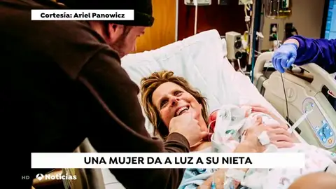 Una mujer de 61 años da a luz a su propia nieta mediante gestación subrogada Una mujer de 61 años da a luz a su propia nieta mediante gestación subrogada
