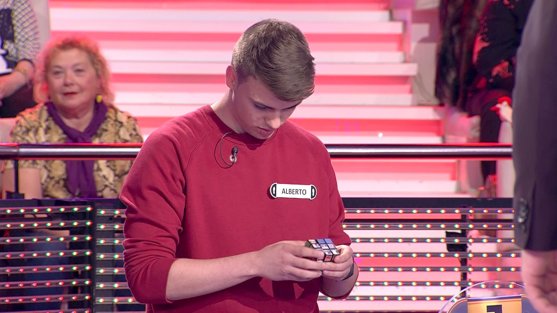Alberto impresiona a Arturo Valls con el cubo de Rubik especial de '&iexcl;Ahora caigo!'