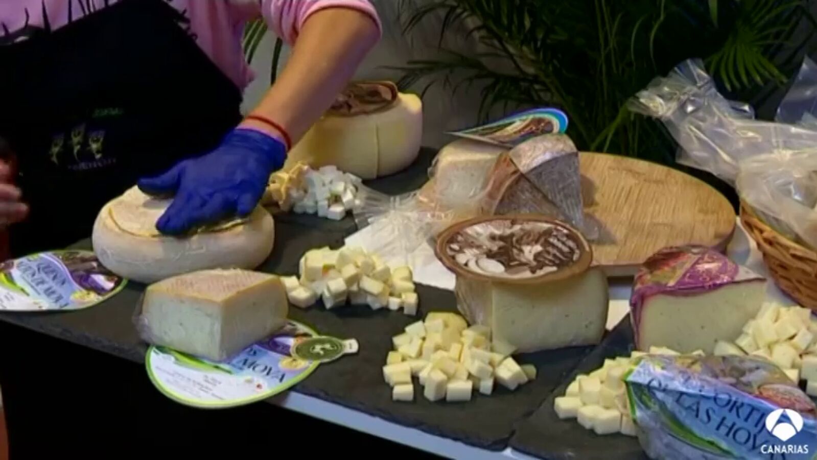 Sopa, buñuelos...chefs con estrella descubren el queso canario