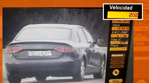 Un conductor interceptado a 202 kilómetros por hora alega que tenía urgencia por ir al baño Un conductor interceptado a 202 kilómetros por hora alega que tenía urgencia por ir al baño