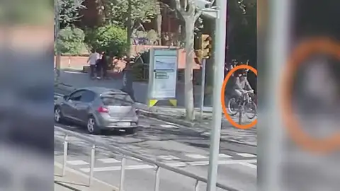 El ciclista que busca la Guardia Urbana El ciclista que busca la Guardia Urbana