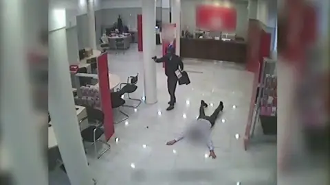 Detenido un violento atracador de bancos y furgones blindados en Barcelona Detenido un violento atracador de bancos y furgones blindados en Barcelona