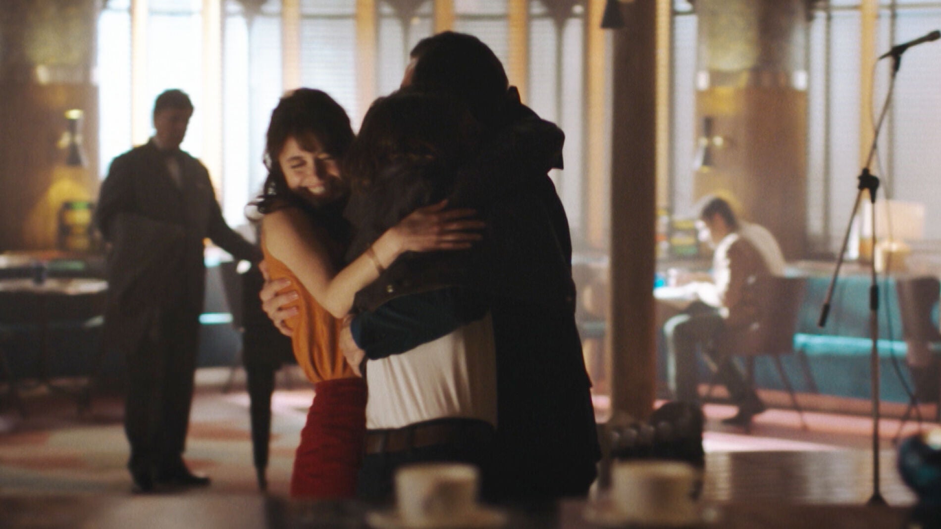 Guillermo consigue que Robert y su 'Let Her Go' suenen en la radio