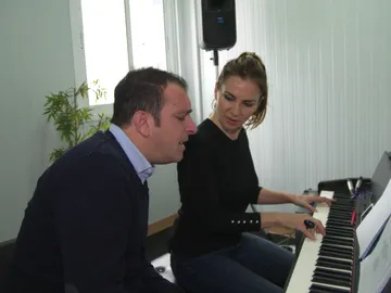 Así ensaya Javi Moya la canción que interpretará junto a Manuel Carrasco, 'Déjame ser', en la Final de 'La Voz' Así ensaya Javi Moya la canción que interpretará junto a Manuel Carrasco, 'Déjame ser', en la Final de 'La Voz'