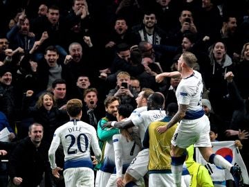 Los jugadores del Tottenham celebran el gol ante el City