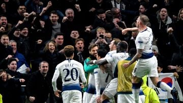 Los jugadores del Tottenham celebran el gol ante el City