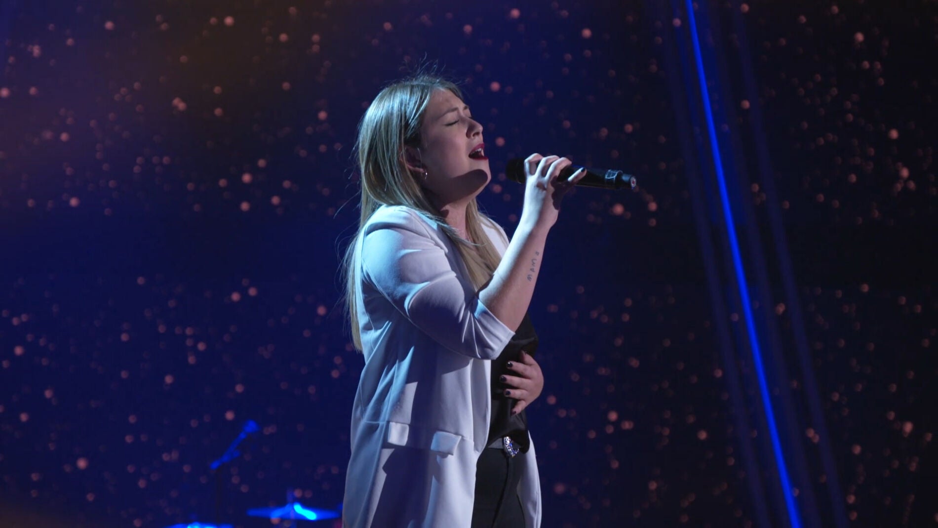 Mar&iacute;a Espinosa enamora en el ensayo para la Final de 'La Voz' con la canci&oacute;n 'Amiga m&iacute;a'