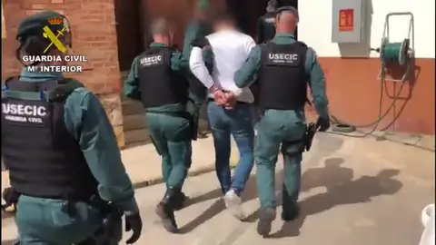 Detenidos por encubrimiento los padres del presunto autor del crimen de la joven moldava asesinada en Vinaroz Detenidos por encubrimiento los padres del presunto autor del crimen de la joven moldava asesinada en Vinaroz