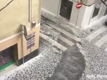 Una intensa granizada cubre de blanco diferentes puntos de Cataluña Una intensa granizada cubre de blanco diferentes puntos de Cataluña