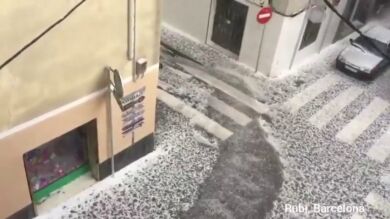 Una intensa granizada cubre de blanco diferentes puntos de Cataluña