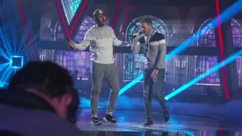 Melendi y Ángel Cortés ensayan 'Besos a la lona', su tema para la Final de 'La Voz' Melendi y Ángel Cortés ensayan 'Besos a la lona', su tema para la Final de 'La Voz'