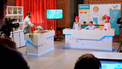 Iñaki, convertido en un cruel chef de cocina infantil Iñaki, convertido en un cruel chef de cocina infantil