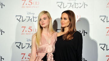 Elle Fanning y Angelina Jolie